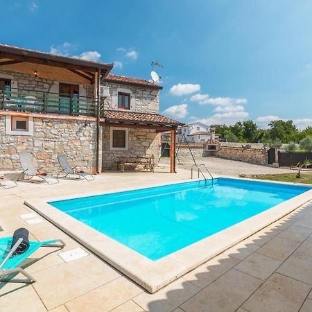 Lovely Home In Visnjan With Outdoor Swimming Pool Dış mekan fotoğraf